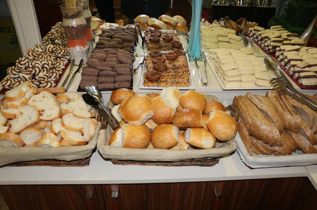 Mesnevi Hotel Коня Екстериор снимка